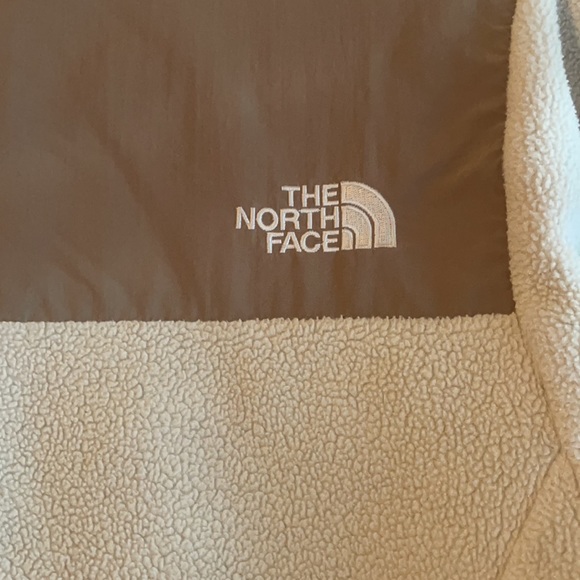 Women’s M North Face jacket - Picture 6 of 7